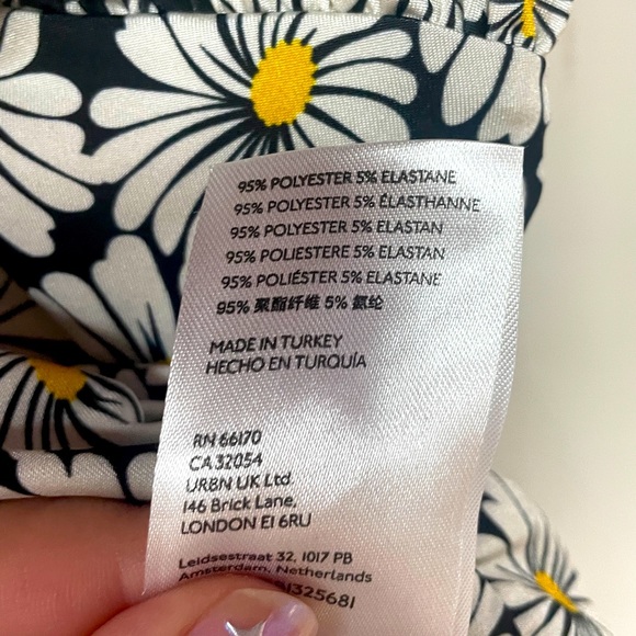 Urban Outfitters Black White Yellow Daisy Print Ruched Cropped Tank Top Sz S - Picture 5 of 5